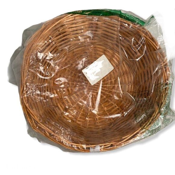 Burton & Burton- Light Stain Round Willow Basket ( - Picture 1 of 2
